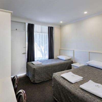 Coachman Hotel Motel Double Twin Room 2a