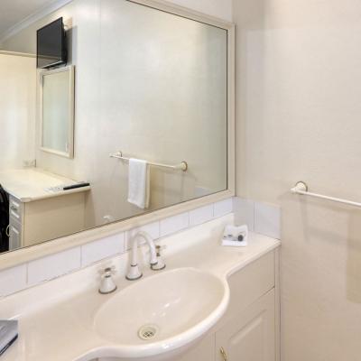 Coachman Hotel Motel Double Twin Room 3a