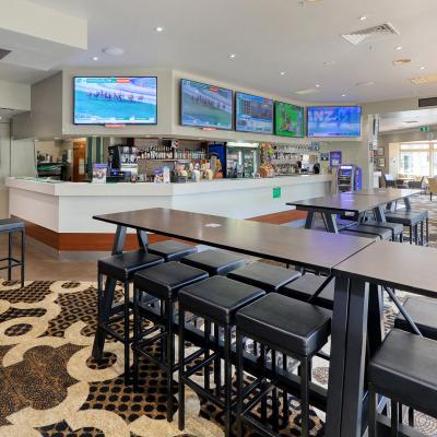 Coachman Hotel Motel Public Bar 2a